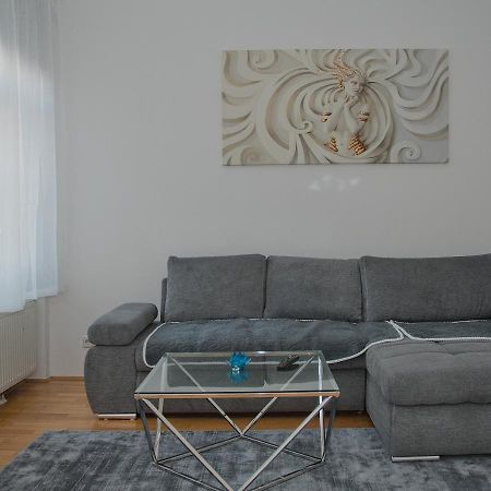 Blue Lotus Apartment Виена Екстериор снимка