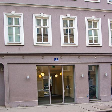Blue Lotus Apartment Виена Екстериор снимка