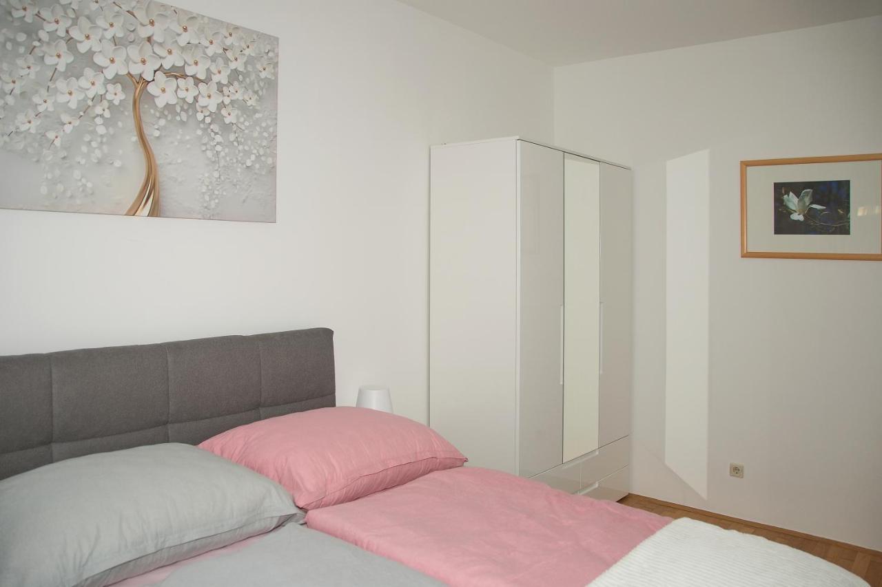 Blue Lotus Apartment Виена Екстериор снимка