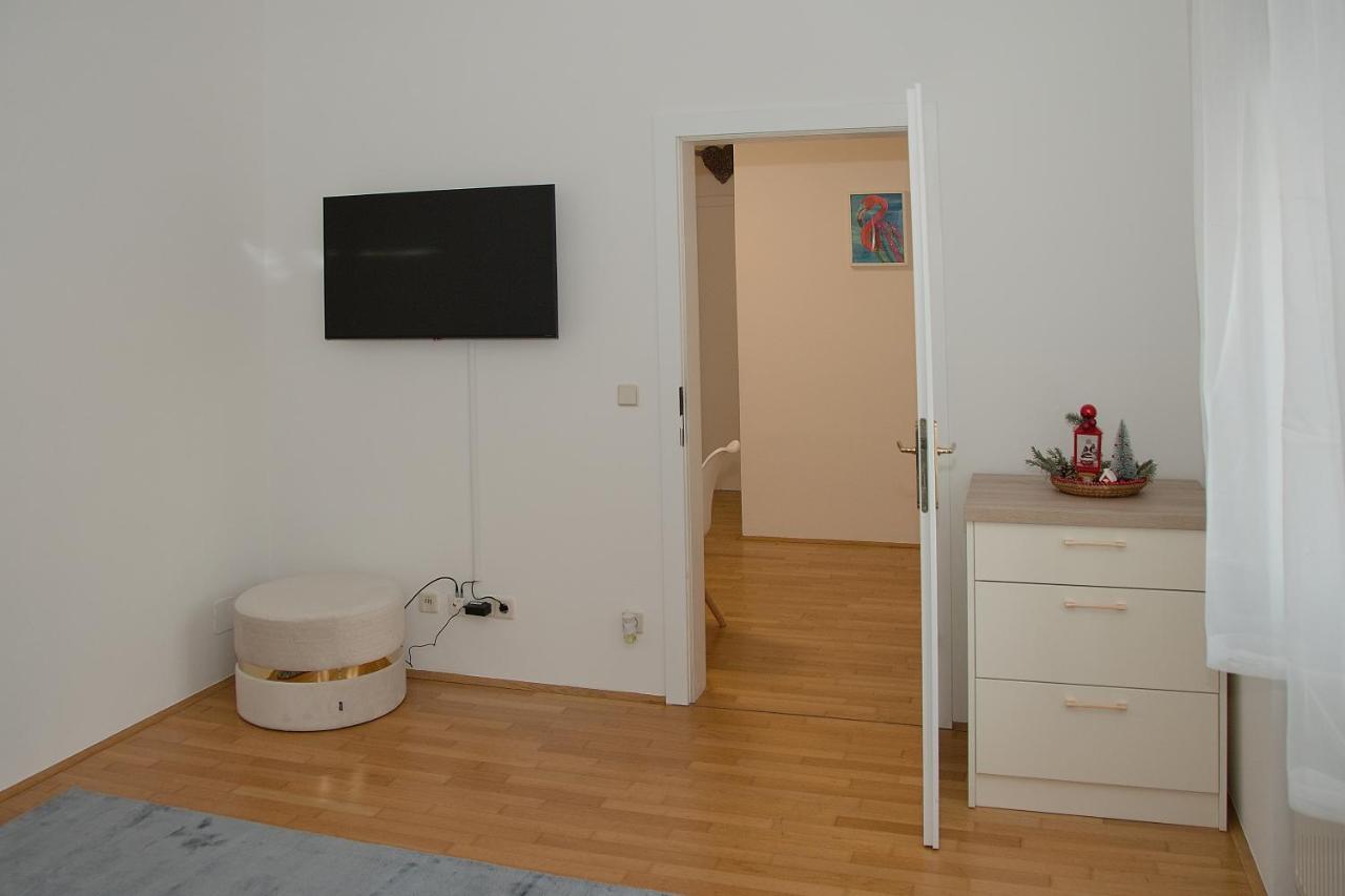 Blue Lotus Apartment Виена Екстериор снимка