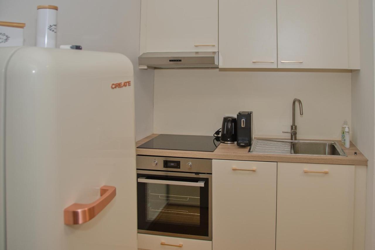 Blue Lotus Apartment Виена Екстериор снимка