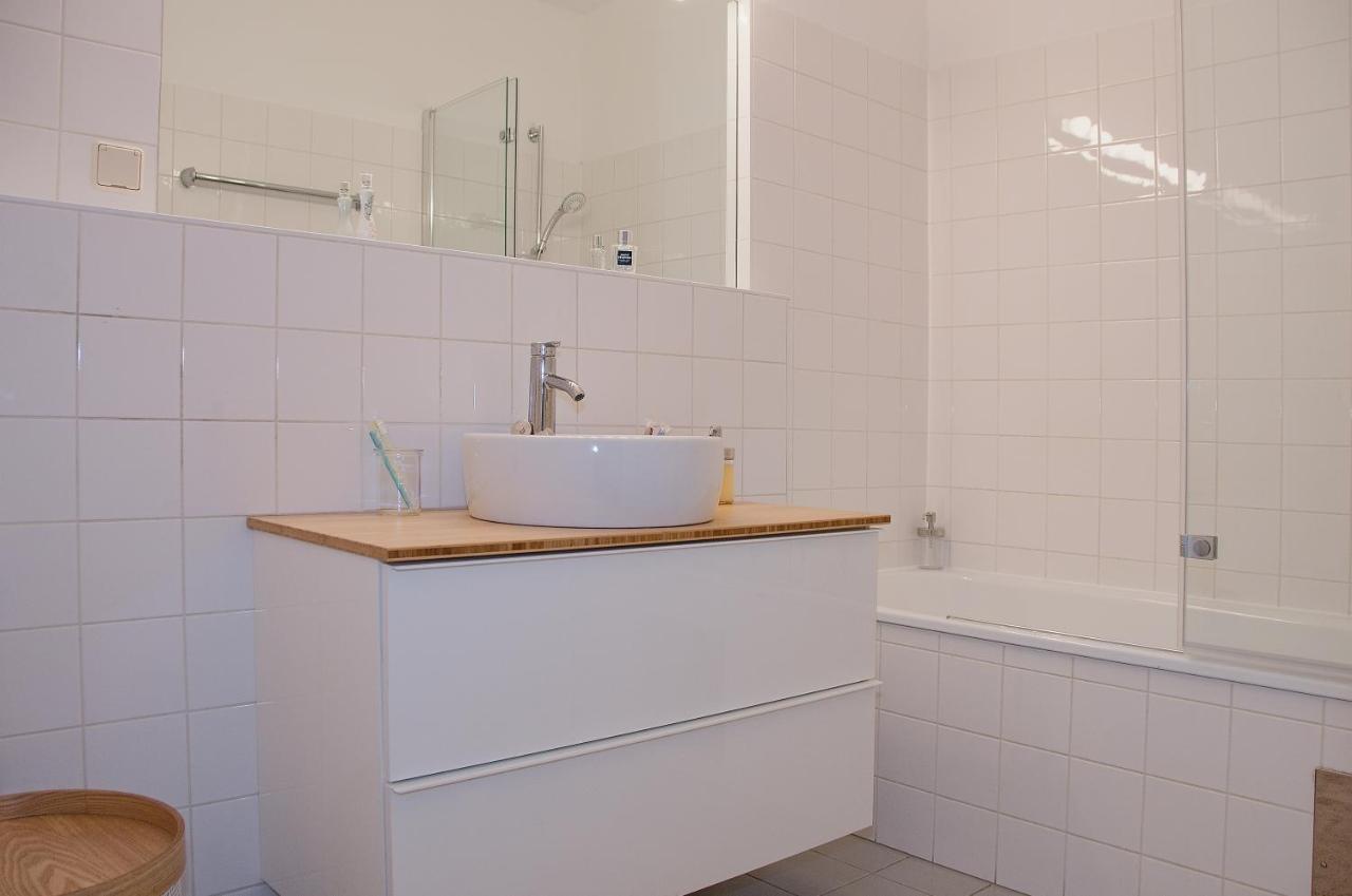 Blue Lotus Apartment Виена Екстериор снимка